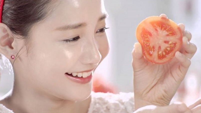 Cách làm trắng da mặt từ cà chua