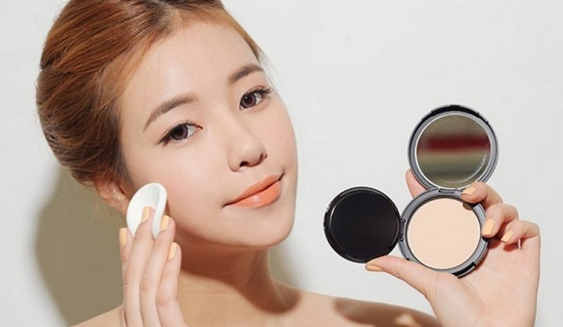 Nguyên nhân chính gây mụn khi trang điểm