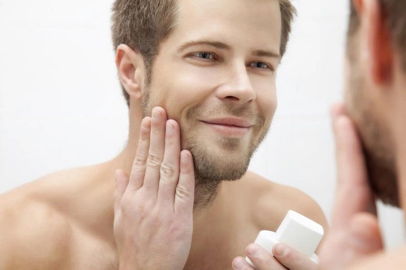 Cách chọn kem dưỡng ẩm phù hợp sau khi cạo râu